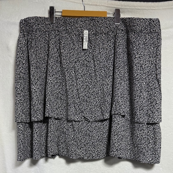 Madewell Women's Skirt- 26W Pull-On Tier Mini True Black Cream Ditzy Floral - Picture 1 of 7